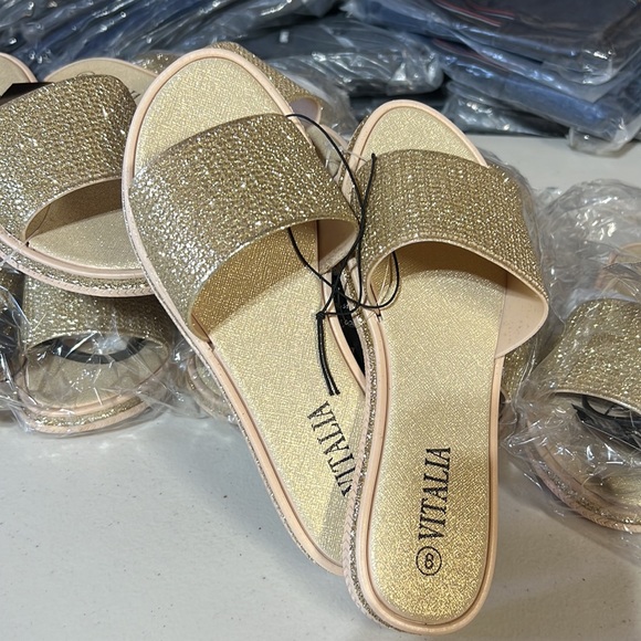 Glitter Slides Women’s Spa Sandals Gold W/Sparkle Trim
Multiple Sizes Available - Picture 5 of 8